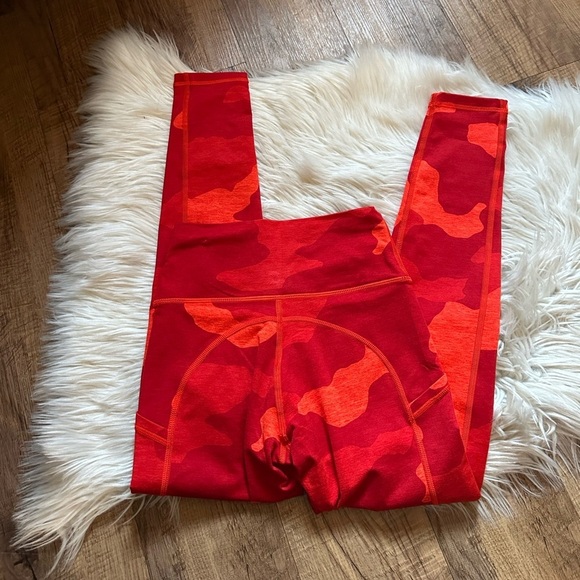 AERIE The Hugger High Waisted Pocket Leggings In Sundried - Picture 6 of 7